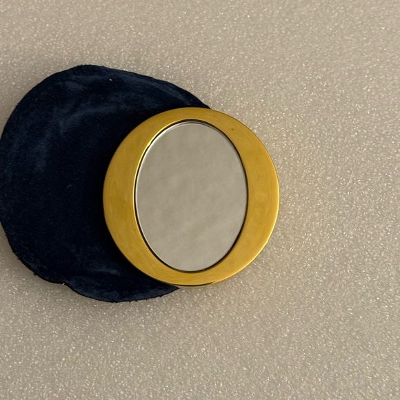 CHRISTIAN DIOR-VINTAGE 1980s GOLD-TONE VANITY POCKET MIRROR W/NAVY VELOUR POUCH - Picture 6 of 7